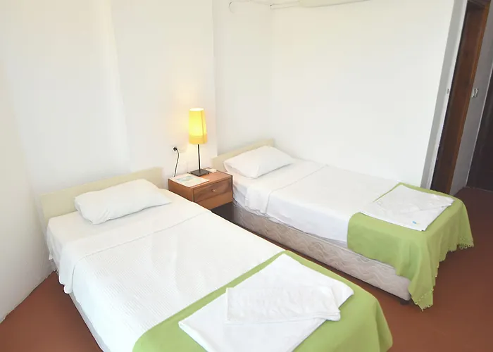 Hotel Caretta Caretta 2*